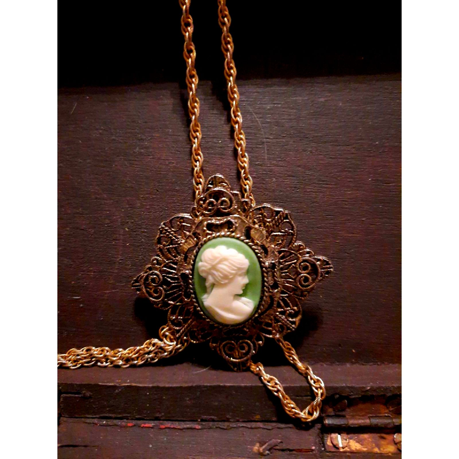 Vintage 10kgp Cameo NecklacePendant 37$